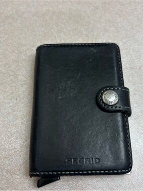 Secrid Mini Wallet Black Leather RFID Card Protector Pop-Up Minimalist Holland